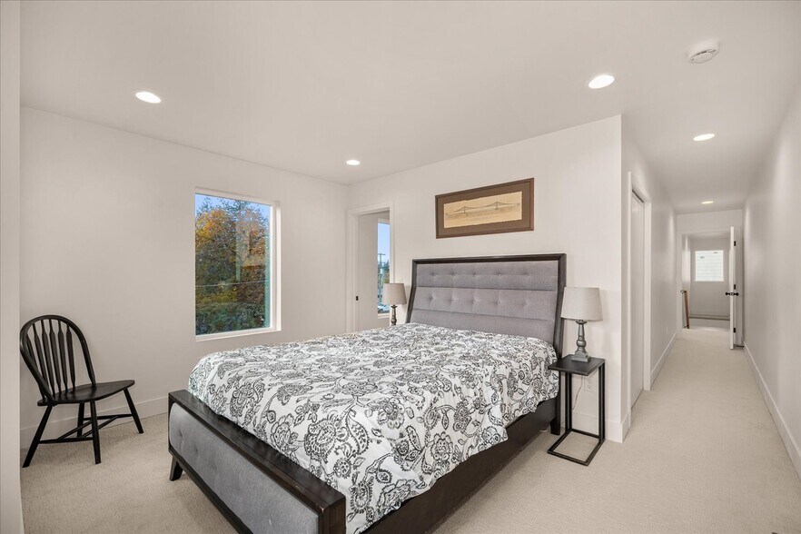 Building Photo - 3201 E 30th Ave