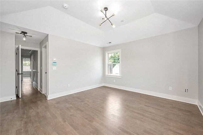 Building Photo - 10 Underhill Pl