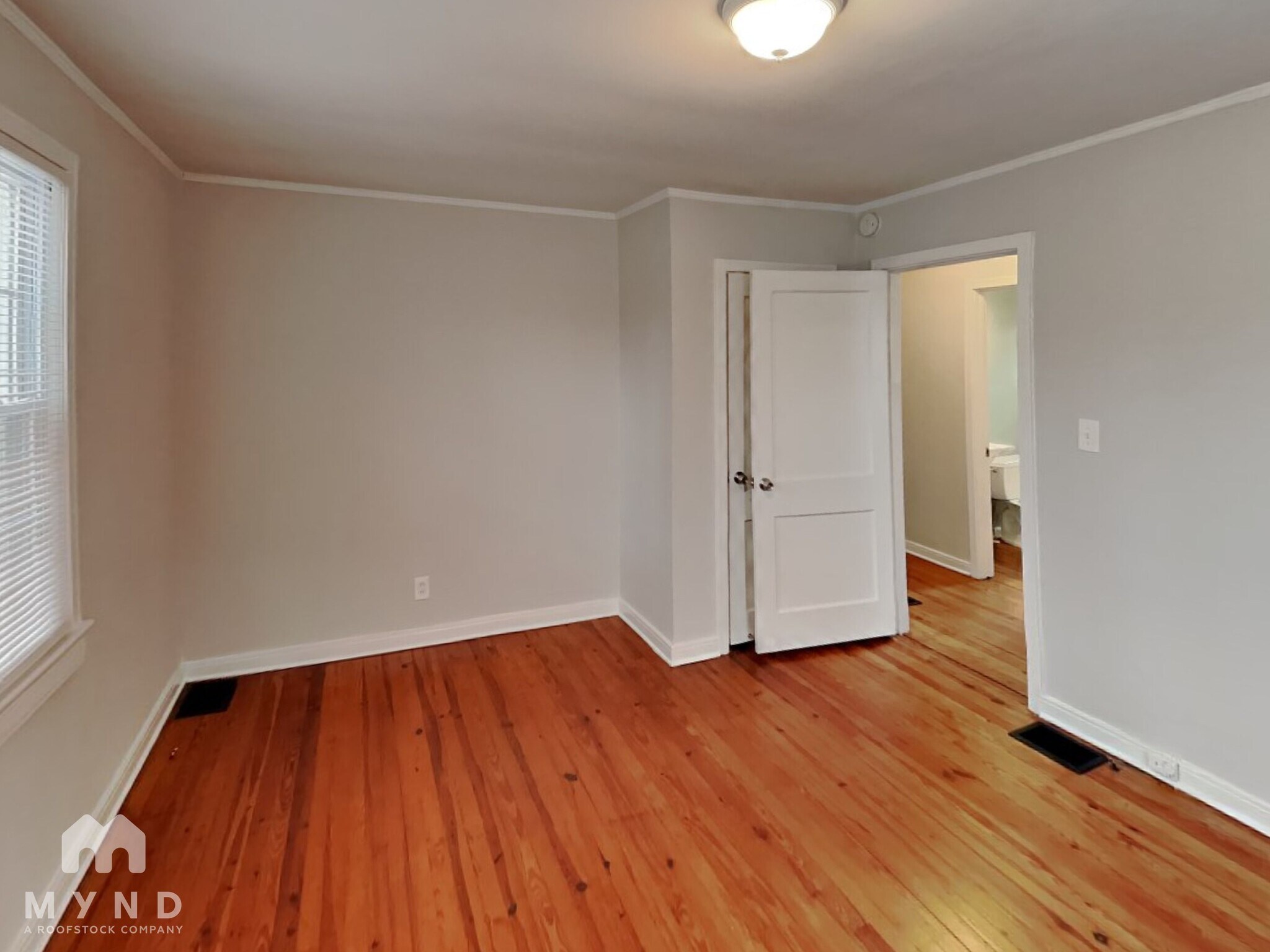 Building Photo - 3816 The Plaza