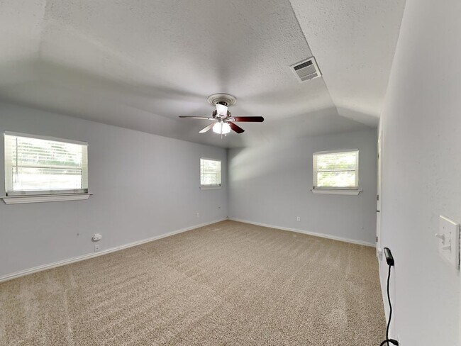 Building Photo - Hidden Gem in Woodland West Estates – Spacious, Stylish & Move-In Ready!