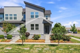 Building Photo - Spacious Townhouse with Central AC and 2-Car Garage