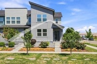 Building Photo - Spacious Townhouse with Central AC and 2-Car Garage