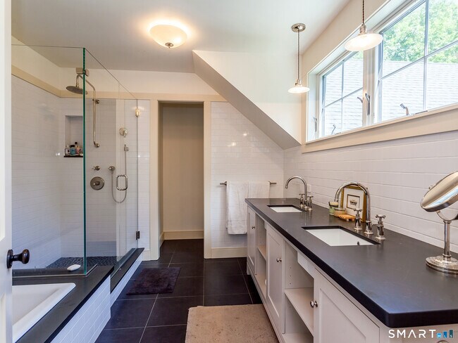 Building Photo - 68 Hopkins Rd