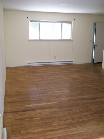 Building Photo - 64 Knollwood Dr