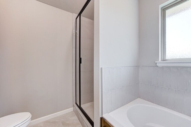 Building Photo - Brand New Home In Noble!