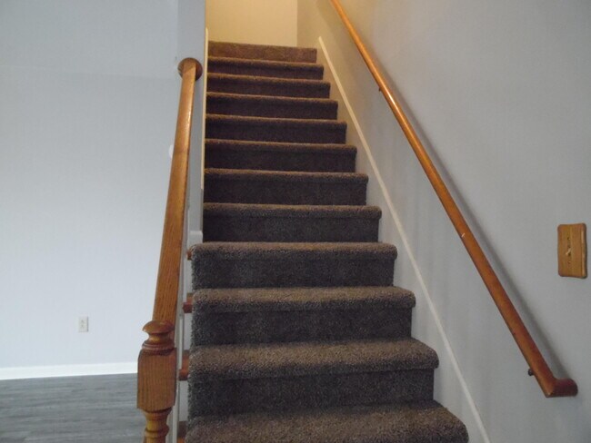 Building Photo - 4456 Hartland Pkwy