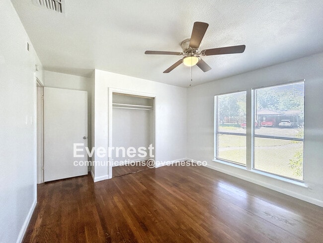 Building Photo - 618 Pilgrim Dr