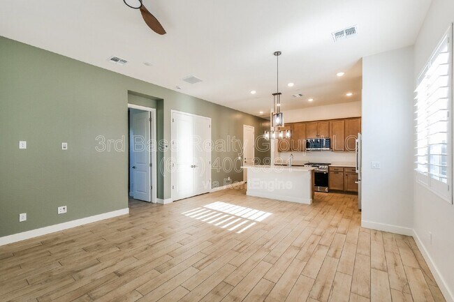 Building Photo - 20363 W Sells Dr