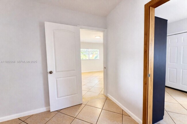 Building Photo - 1525 NE 110th Terrace