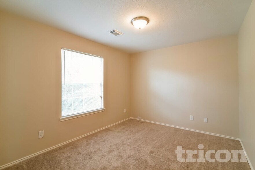 Building Photo - 3703 Bent Springs Ln