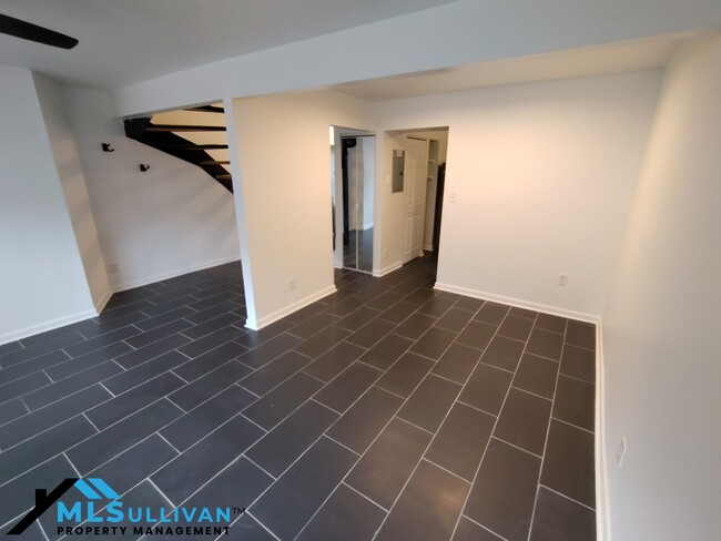 Building Photo - 220 Elizabeth St