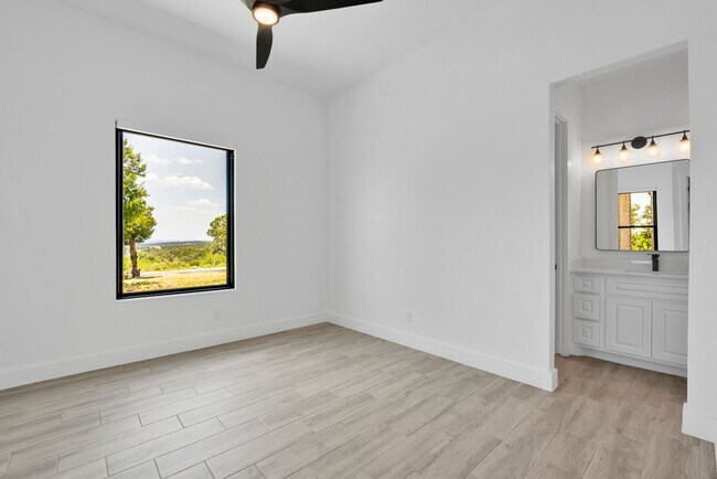 Building Photo - 364 Private Rd 2771