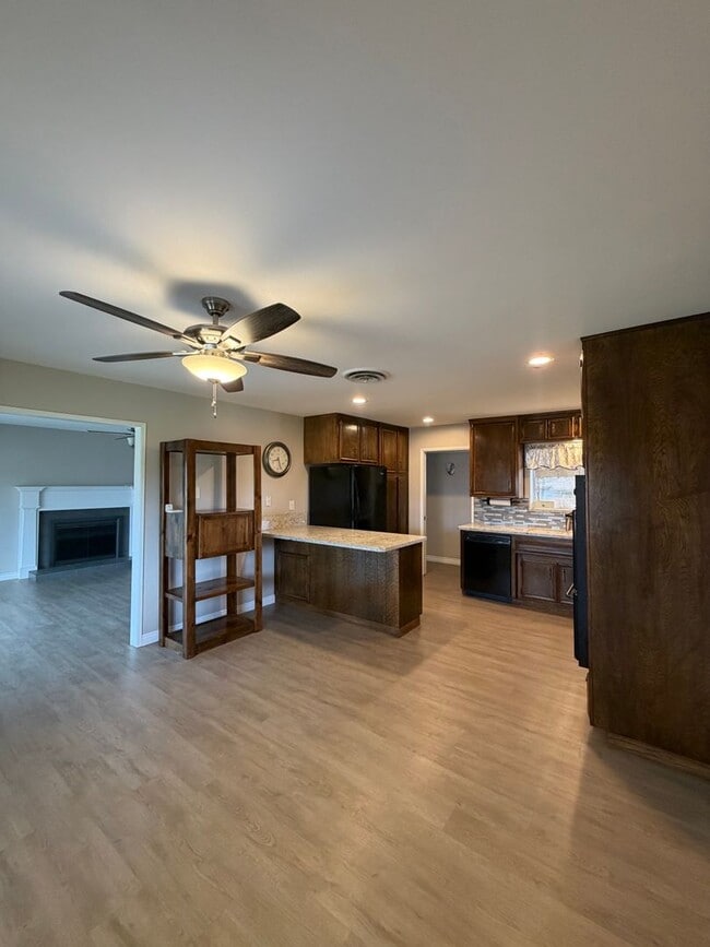 Building Photo - 4301 Skye Dr