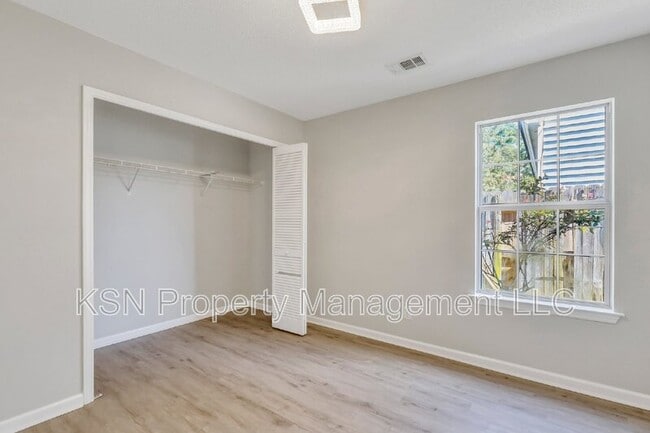 Building Photo - 129 Finn Cir