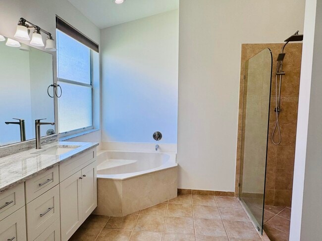 Building Photo - 9360 Cove Point Cir