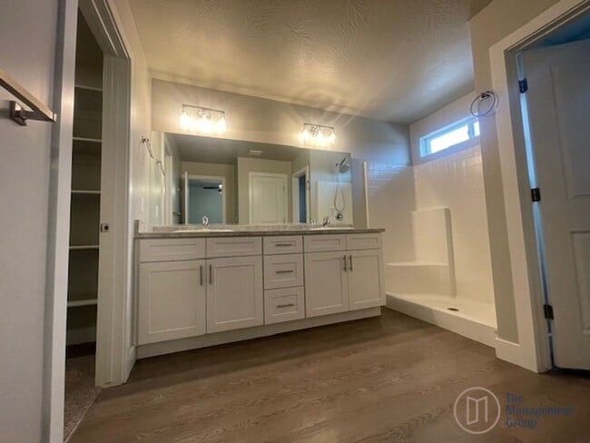 Building Photo - Cedar City Charm!