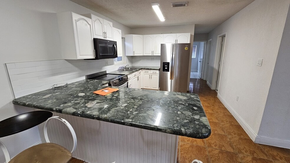 Building Photo - 3201 SW 98th Ave