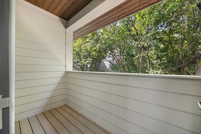 Building Photo - 803 Herndon Ln