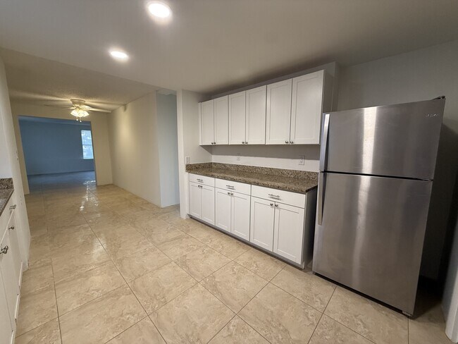 Building Photo - 202 2nd St