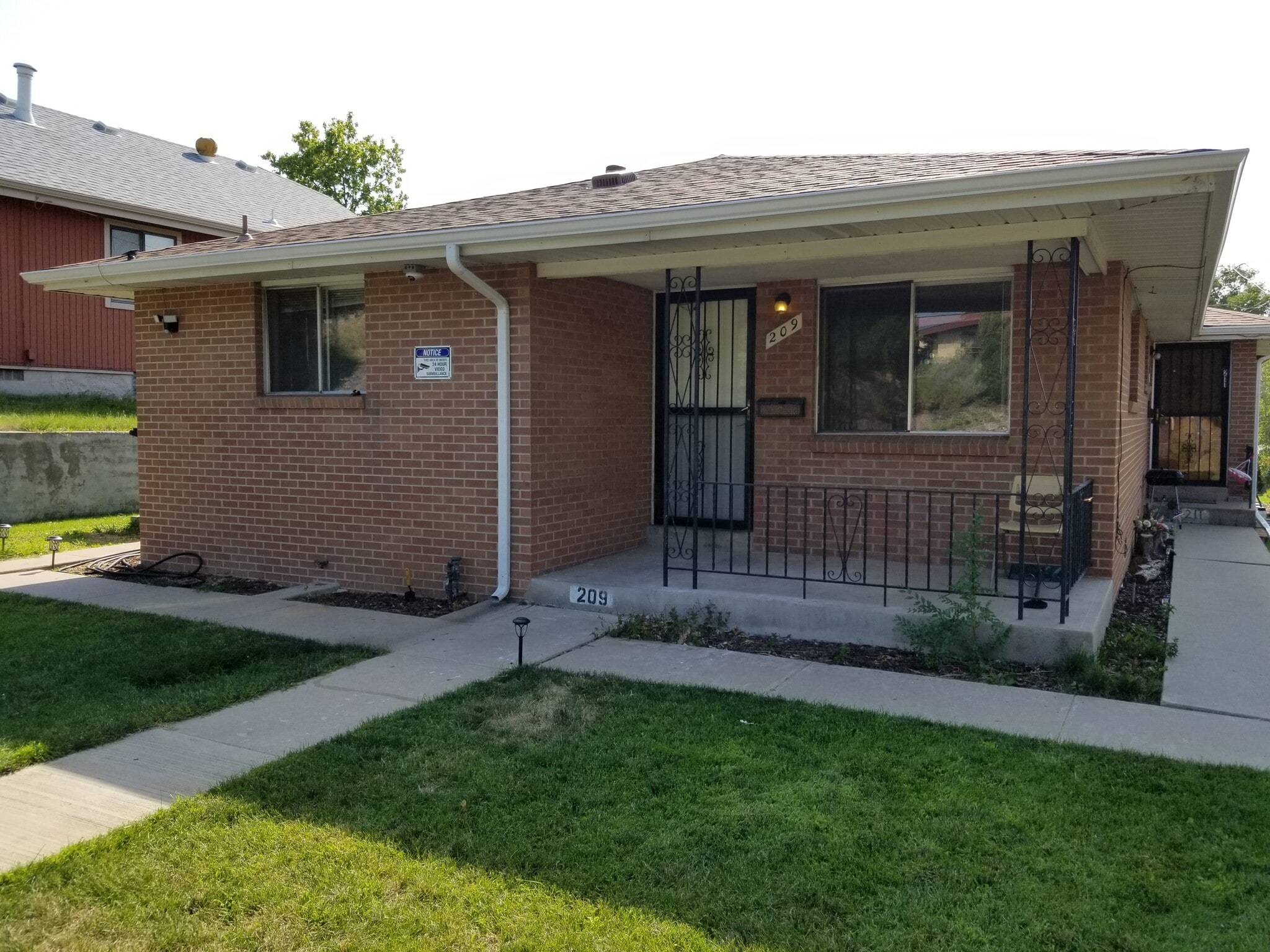 Building Photo - 209 S Hooker St