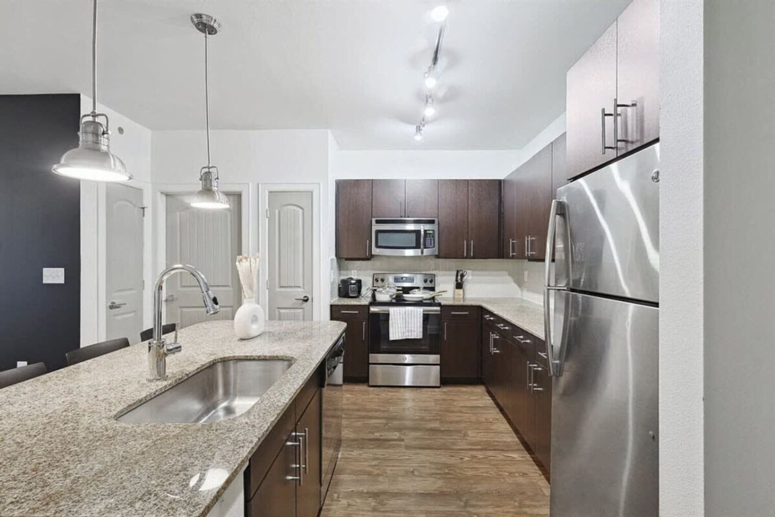 Building Photo - 5445 Town and Country Blvd