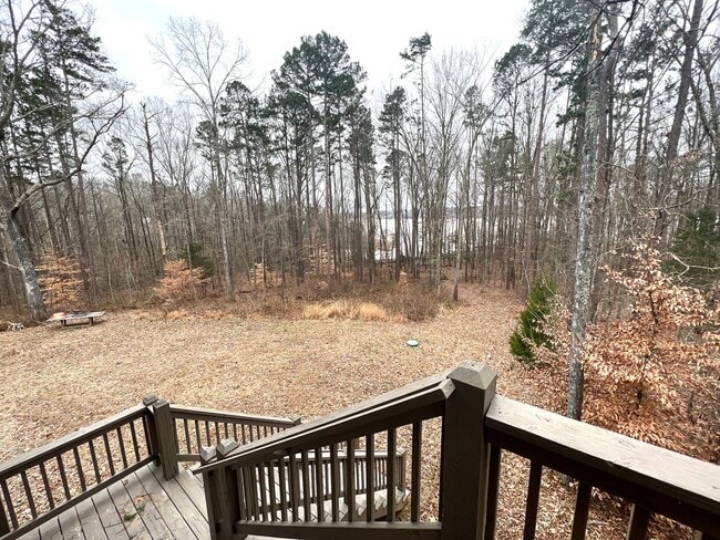 Building Photo - Furnished & All Inclusive Rental with Lake...