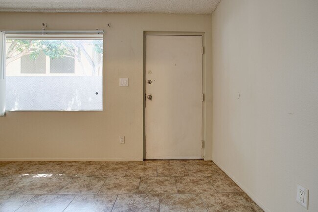 Building Photo - 7850 E Glenrosa Ave