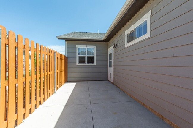 Building Photo - 241 Sierra Vista St