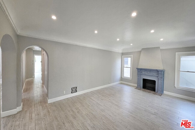Building Photo - 1152 S Hayworth Ave