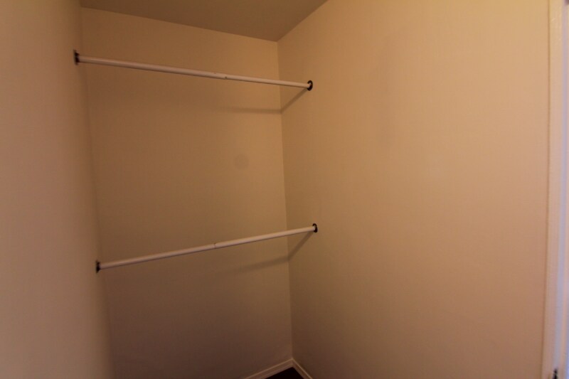 Building Photo - 5940 Melrose Ave