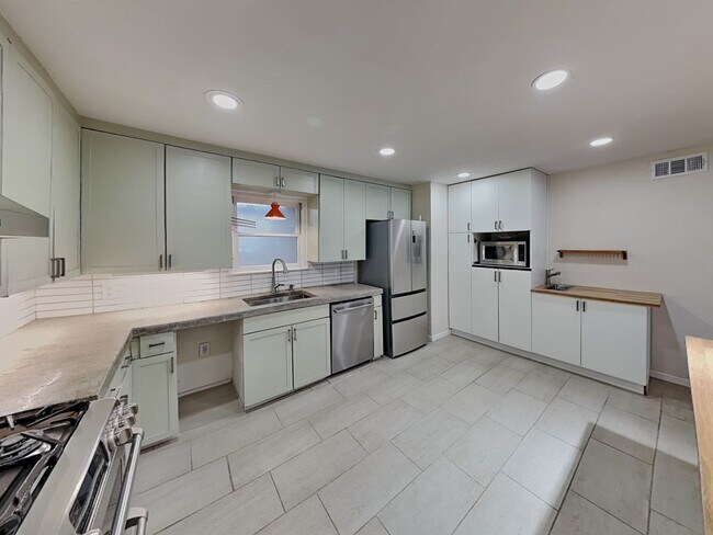 Building Photo - Move in by 12/15/2025 and receive 50% off your first full month’s rent!