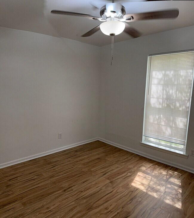 Building Photo - 908 Highland Dr