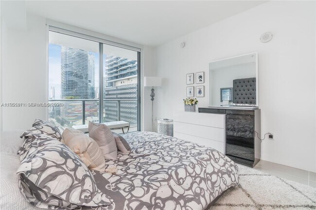 Building Photo - 1100 S Miami Ave