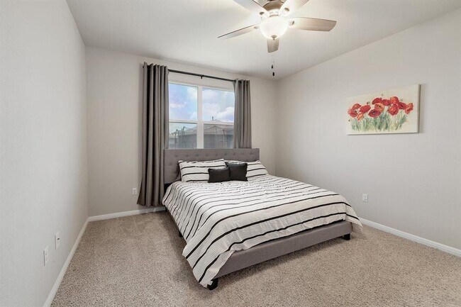 Building Photo - 200 Arrowhead Vine St