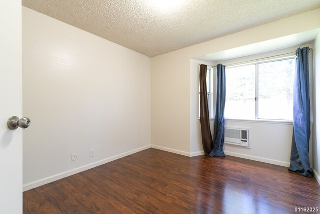 Building Photo - MOVE IN READY 2BR/1BA/2PKG IN MILILANI MAU...