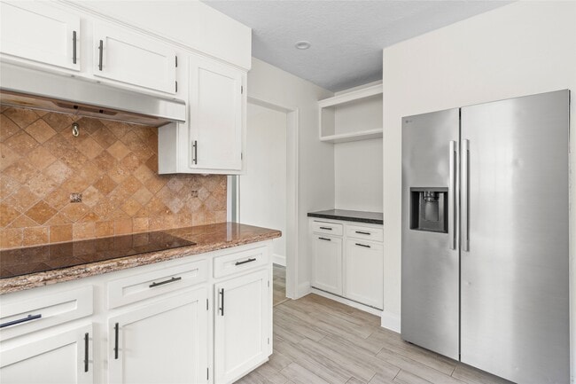 Building Photo - 560 Landfall Ln