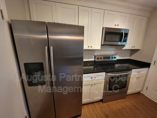 Building Photo - 2612 Fox Ct