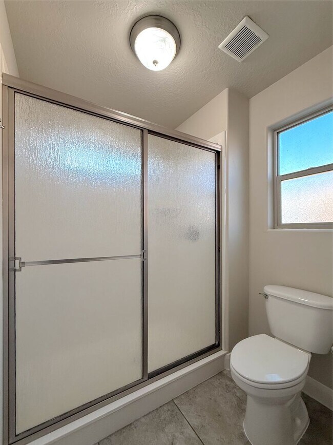 Building Photo - 3 bed, 2 bath home with 2 car garage