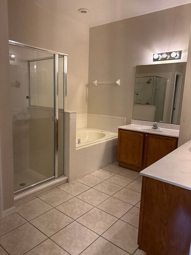 Building Photo - Spacious 4-Bedroom, 2-Bathroom Home for Re...