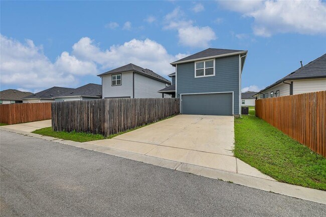 Building Photo - 133 Everglades Dr
