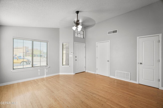 Building Photo - 14141 Tierra Leona Dr