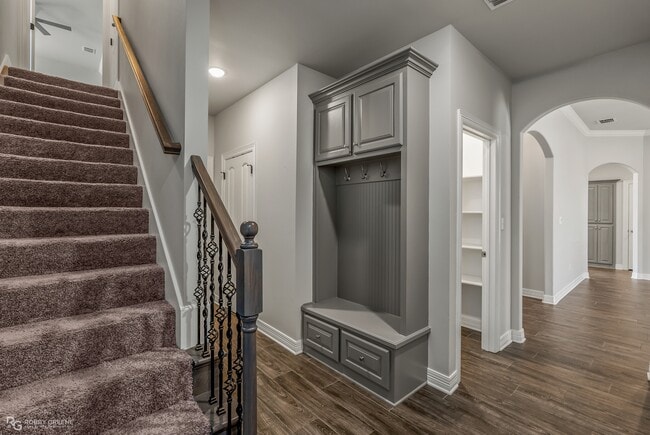 Building Photo - 1141 Green Wood Cir