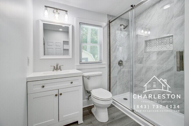 Building Photo - 816 E Estates Blvd