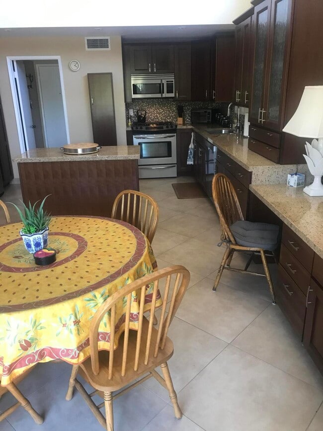 Building Photo - 3505 Ridgeview Cir S