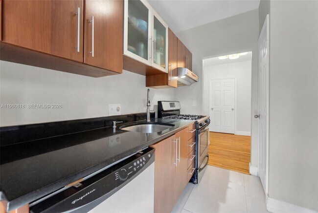 Building Photo - 320 85th St