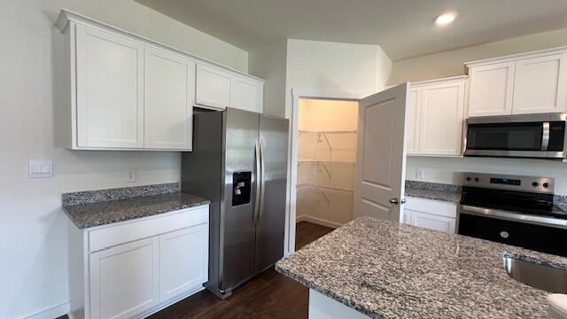 Building Photo - 4170 Lone Oak Cir