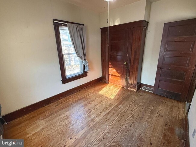 Building Photo - 19 Oakland Ave