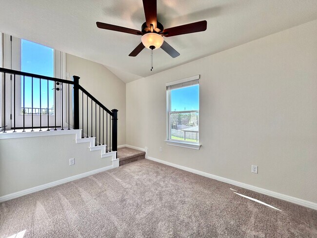 Building Photo - Spacious 4/BR 3/BA Home with Modern Upgrades in Leander