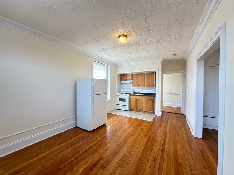 Building Photo - 2737 N Spaulding Ave
