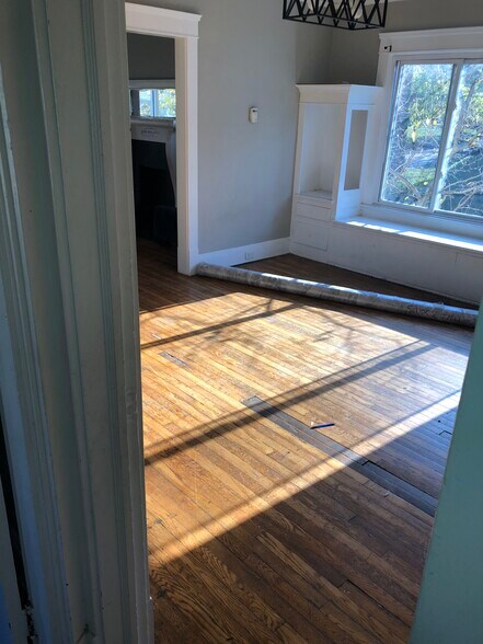 Building Photo - 1830 Mannering Rd